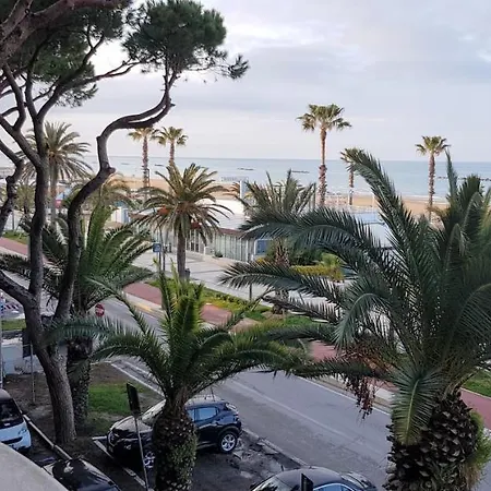 Apartment Lungomare Roma Roseto Degli Abruzzi